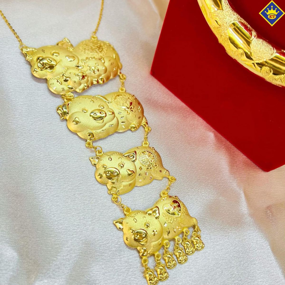 tiệm vàng kim tín bán gì